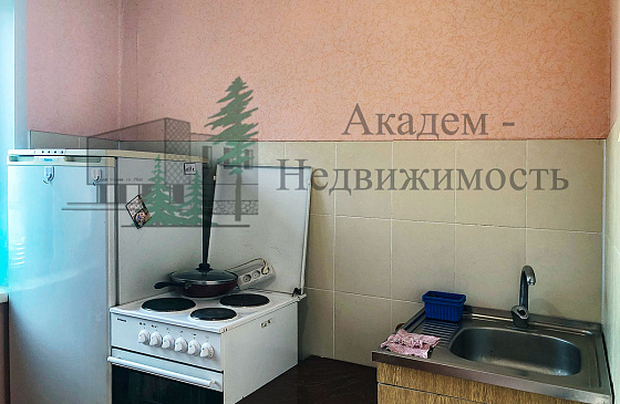 Купить однокомнатную квартиру в верхней зоне Академгородка Новосибирска на Терешковой 34.