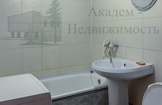 Купить однокомнатную квартиру в верхней зоне Академгородка Новосибирска на Терешковой 34.